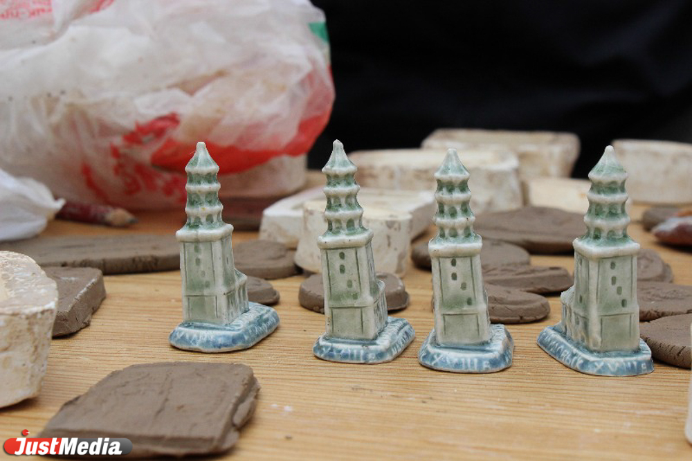 Британские колокола, «звуковая комната» и тайна часовщика. В Невьянске чествовали наклонную башню - Фото 2