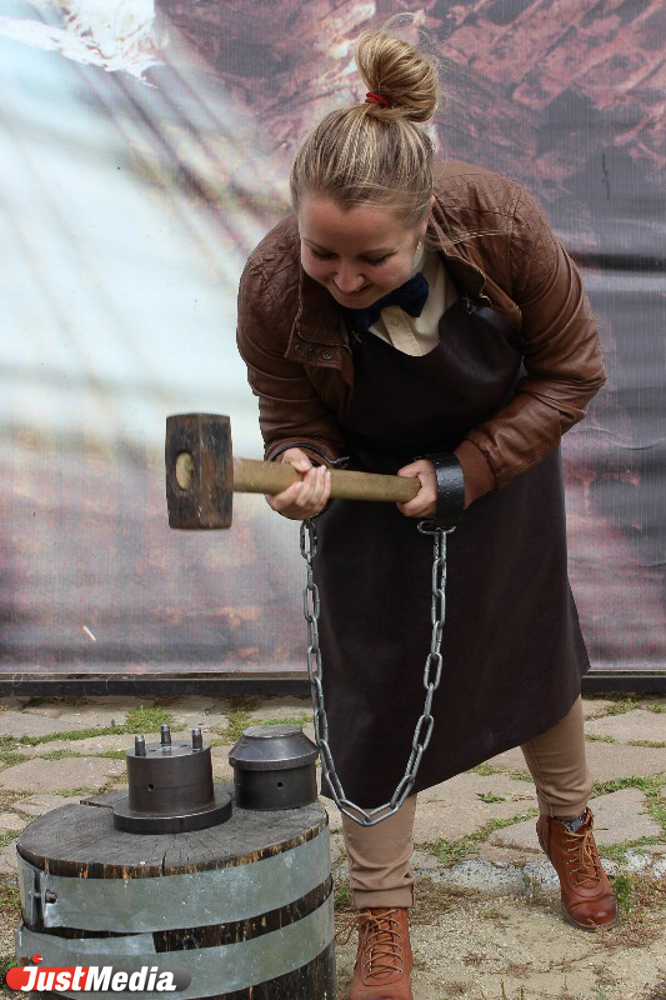 Британские колокола, «звуковая комната» и тайна часовщика. В Невьянске чествовали наклонную башню - Фото 5