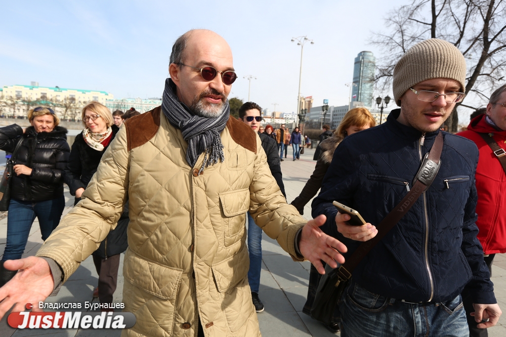 «Надеемся, что нас услышат». Екатеринбург «обнимашками» выступил против строительства Храма-на-воде. ФОТО, ВИДЕО - Фото 2