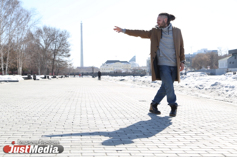 Неунывающий танцор Владимир Рябинкин: «Пришла весна. Все выходим, двигаемся и наслаждаемся погодой». В Екатеринбурге +6 градусов. ФОТО, ВИДЕО - Фото 2