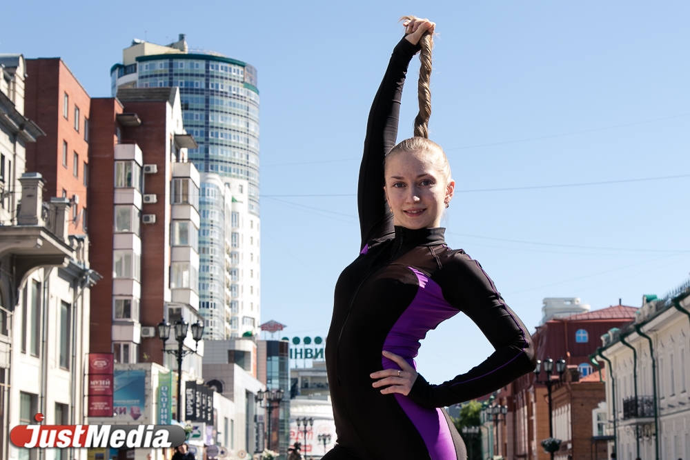 Тренер по pole-dance Наталья Дмитриева: «Наконец-то стало тепло и наступило лето». В четверг в Екатеринбурге будет ясно и солнечно. ФОТО, ВИДЕО - Фото 2