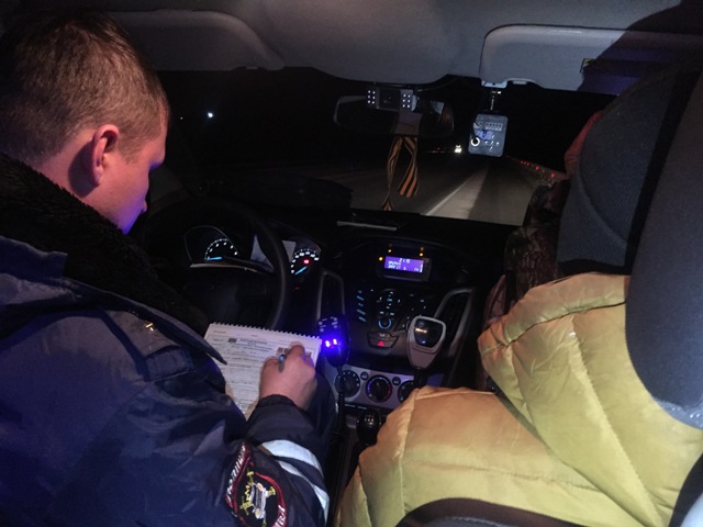 Сотрудники ГИБДД за одну ночь выловили на автотрассе 18 пешеходов-«призраков» - Фото 3