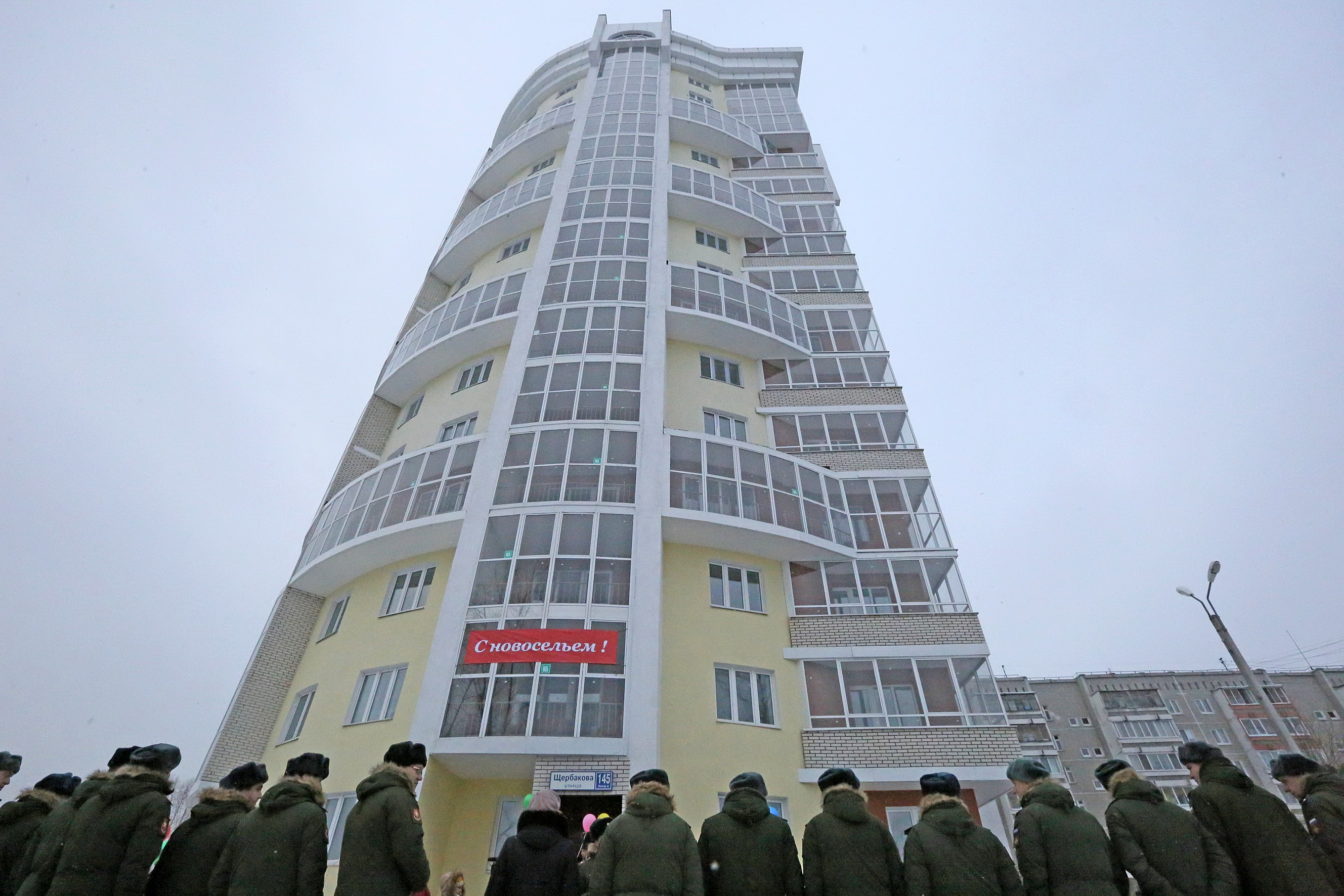 Семьи военнослужащих ЦВО получили новые квартиры - Фото 2