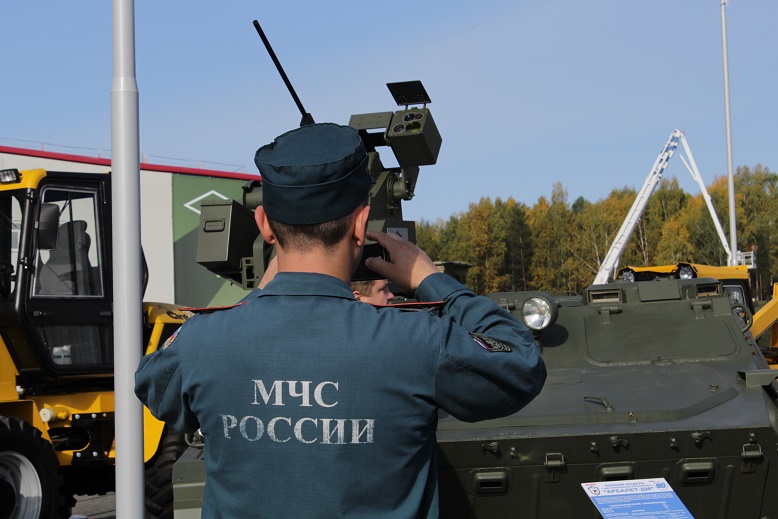 В Нижнем Тагиле стартовала выставка вооружения Russia Arms Expo-2015. Посетителей ждет зрелищный бой танков с участием актера Андрея Мерзликина. ФОТО - Фото 3