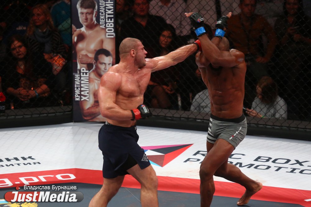 «Не уверен, что готов к выступлению за океаном. Мне не все сегодня понравилось». Иван Штырков оказался сильнее экс-чемпиона Bellator Кристиана М’Пумбу. ФОТО - Фото 12