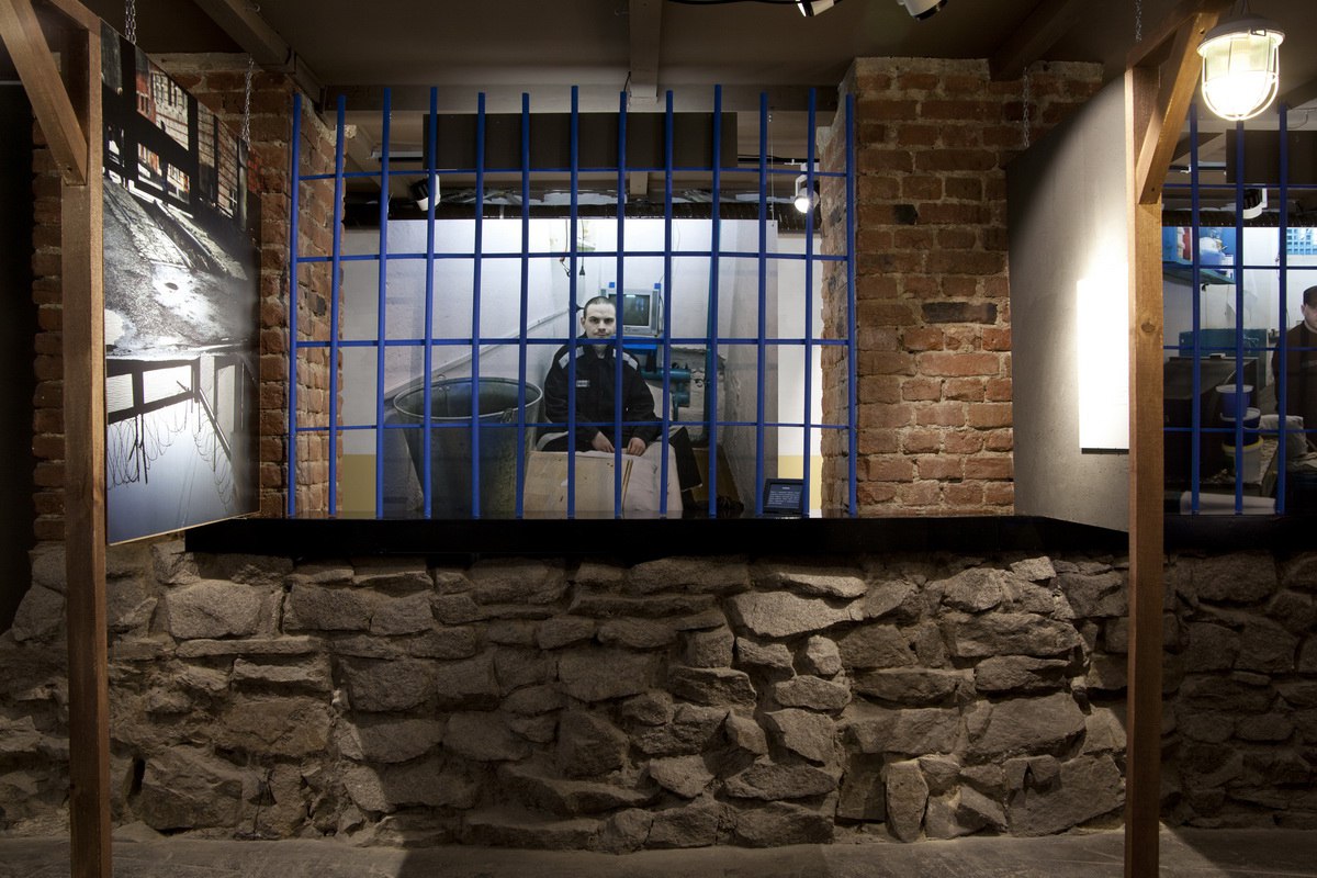 Портреты убийц, настенный спецназ и «Хемингуэй» от Федорченко. «Ночь музеев» глазами JustMedia.ru - Фото 9