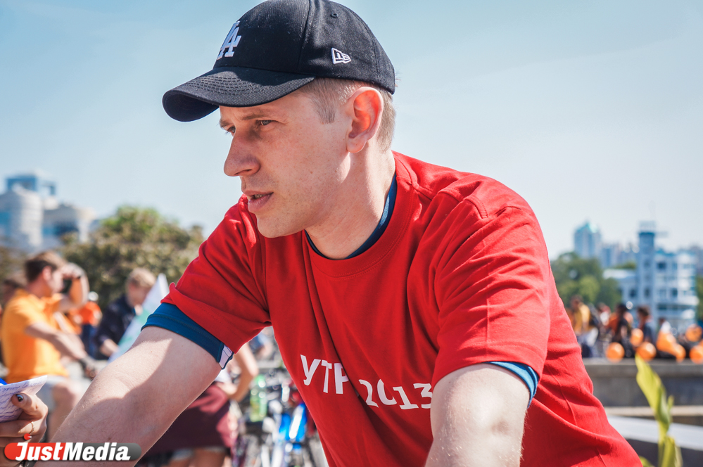 «Уступите дорогу!» — в Екатеринбурге прошел самый массовый велопробег - Фото 3