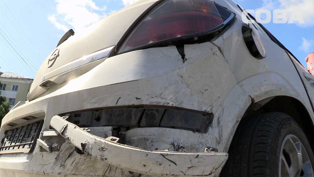 В Екатеринбурге схлестнулись «десятка» и Opel. Пострадал человек. ФОТО - Фото 4