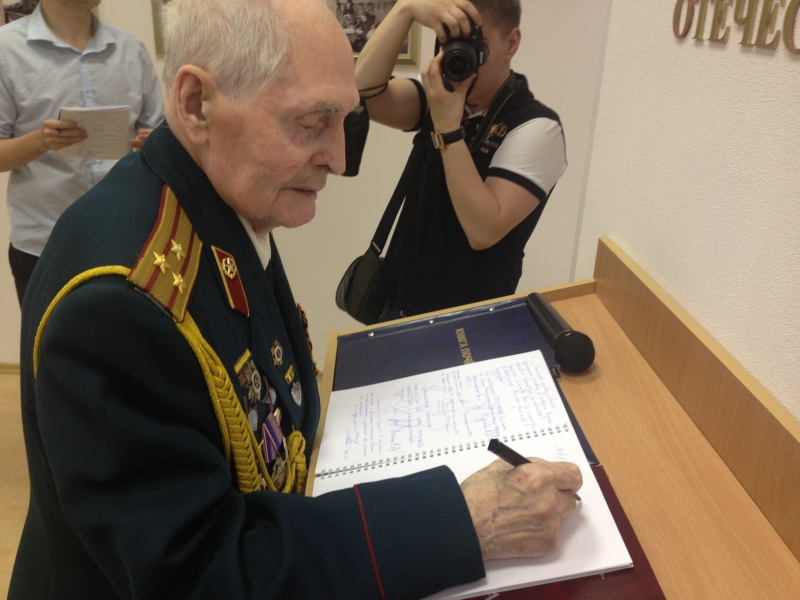 Накануне Дня Победы сотрудники полиции представили историю своей службы в вооружении, технике и форменном обмундировании - Фото 6