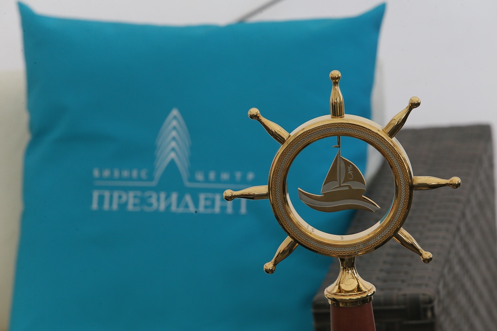 В центре Екатеринбурга именитые яхтсмены открыли парусный сезон праздничной регатой в честь 70-летия Победы - Фото 12