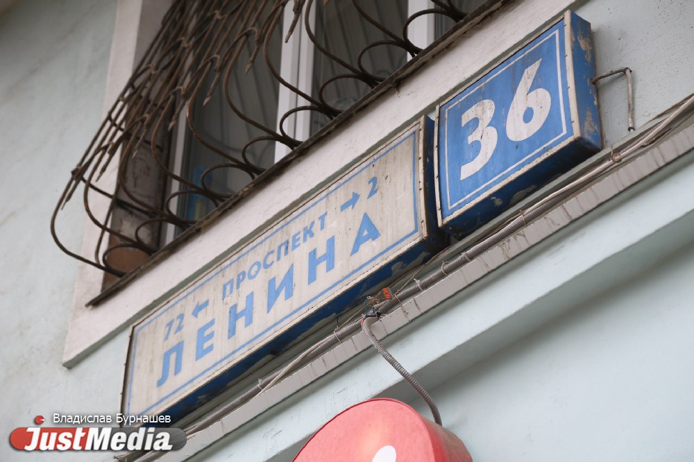 Замена трансформаторной коробки в Екатеринбурге парализовала движение на перекрестке Ленина-Пушкина - Фото 3