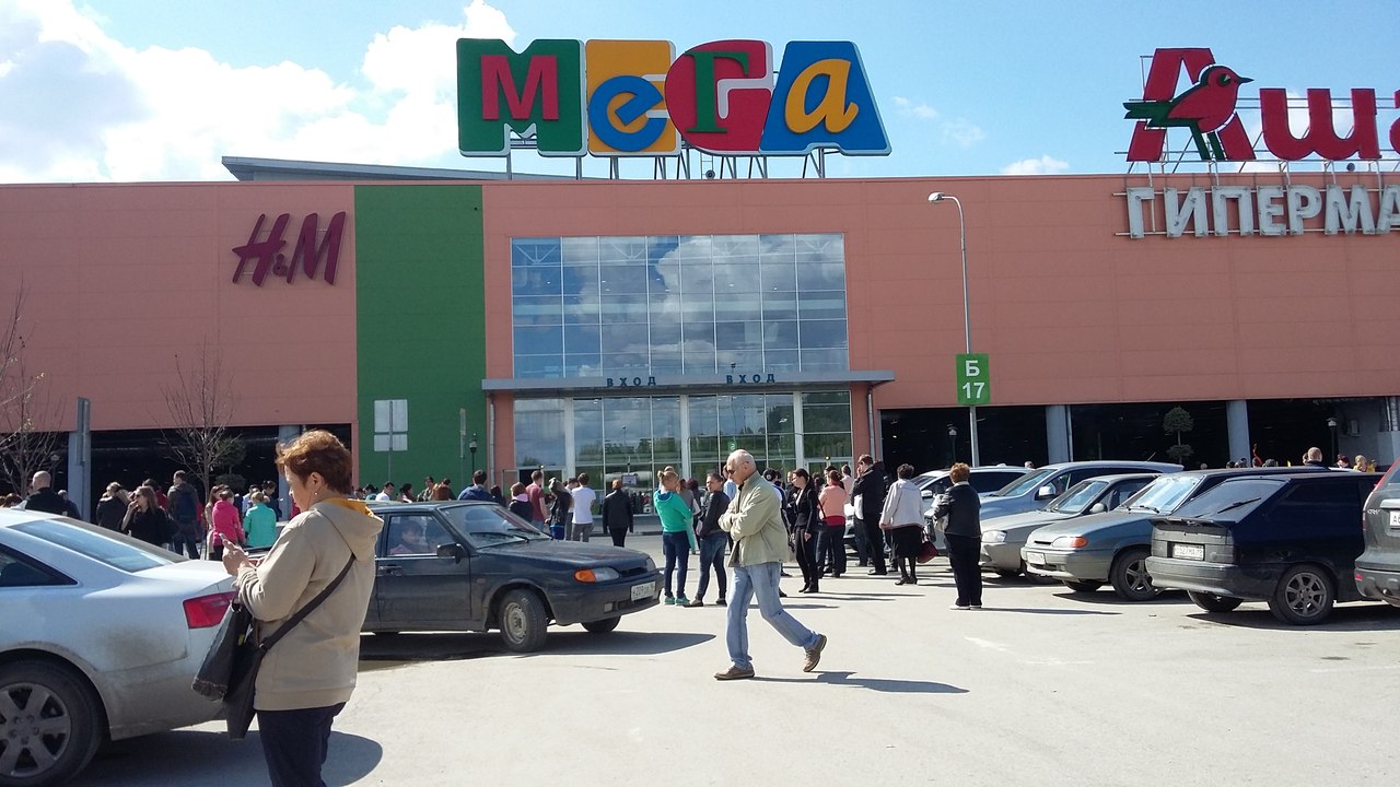 Служба безопасности «МЕГИ» напугала посетителей и работников ТЦ, эвакуировав их из здания. ФОТО - Фото 2
