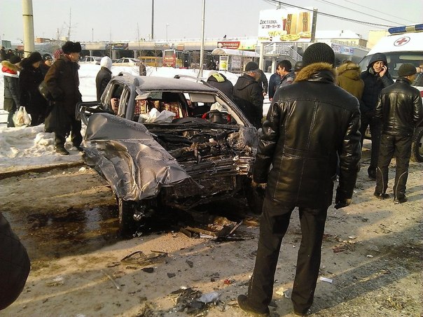 Водитель «Мерседеса» устроил ДТП с участием еще трех автомобилей у «Карнавала» - Фото 2