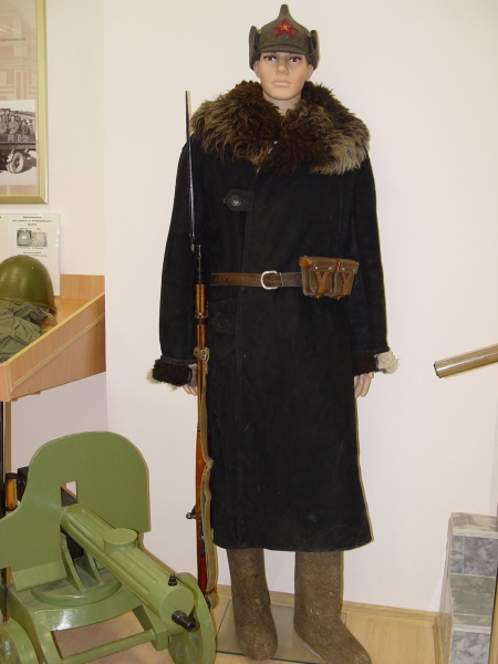 Накануне Дня Победы сотрудники полиции представили историю своей службы в вооружении, технике и форменном обмундировании - Фото 9