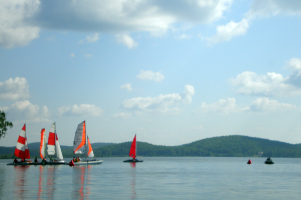 Урал — не сухопутный. На Таватуе прошла ежегодная парусная регата «Таватуйский меридиан» - Фото 5