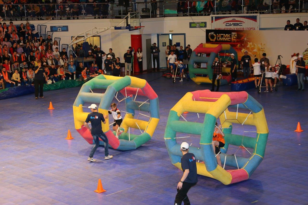 УГМК с размахом отпраздновала свое 15-летие. Танцы, песни, спортивная эстафета и подарки от Куйвашева - Фото 13