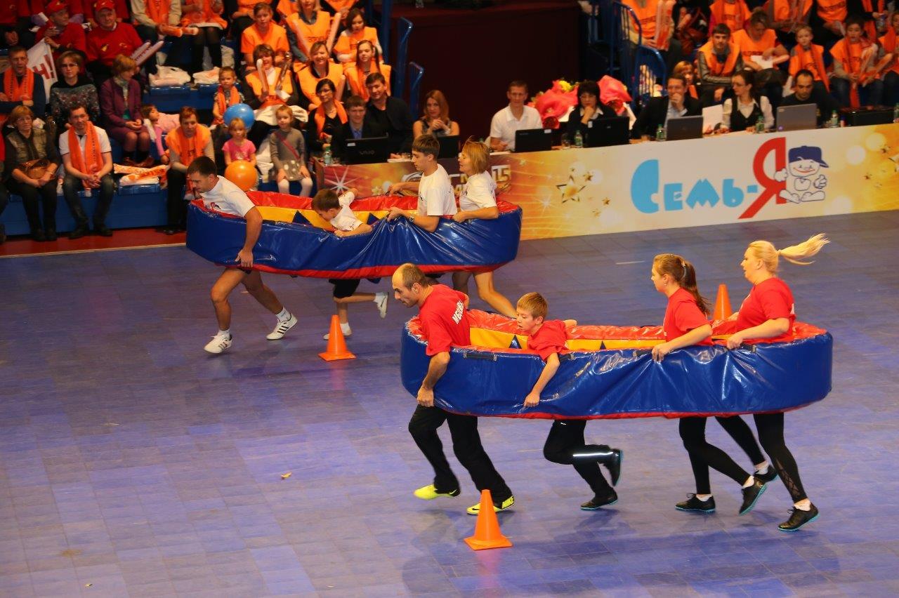 УГМК с размахом отпраздновала свое 15-летие. Танцы, песни, спортивная эстафета и подарки от Куйвашева - Фото 14