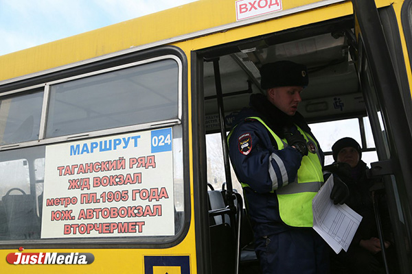 Лихач на автобусе устроил массовое ДТП на пешеходном переходе напротив Белого дома. ФОТО - Фото 7