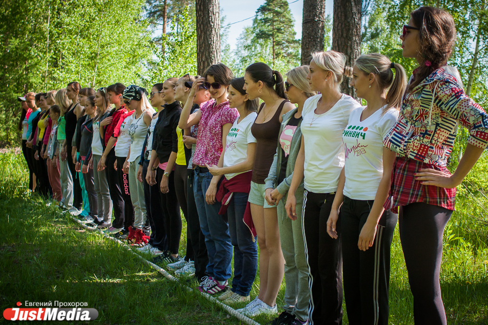 Двадцать пять девушек-выпускниц оказались заброшены в Город сталкеров под Екатеринбургом - Фото 2