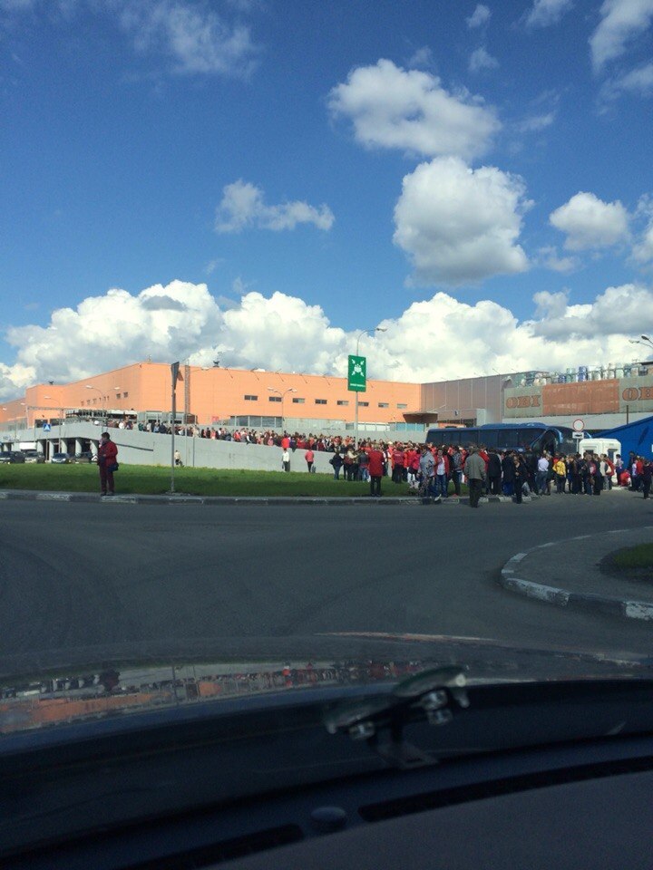 Служба безопасности «МЕГИ» напугала посетителей и работников ТЦ, эвакуировав их из здания. ФОТО - Фото 4