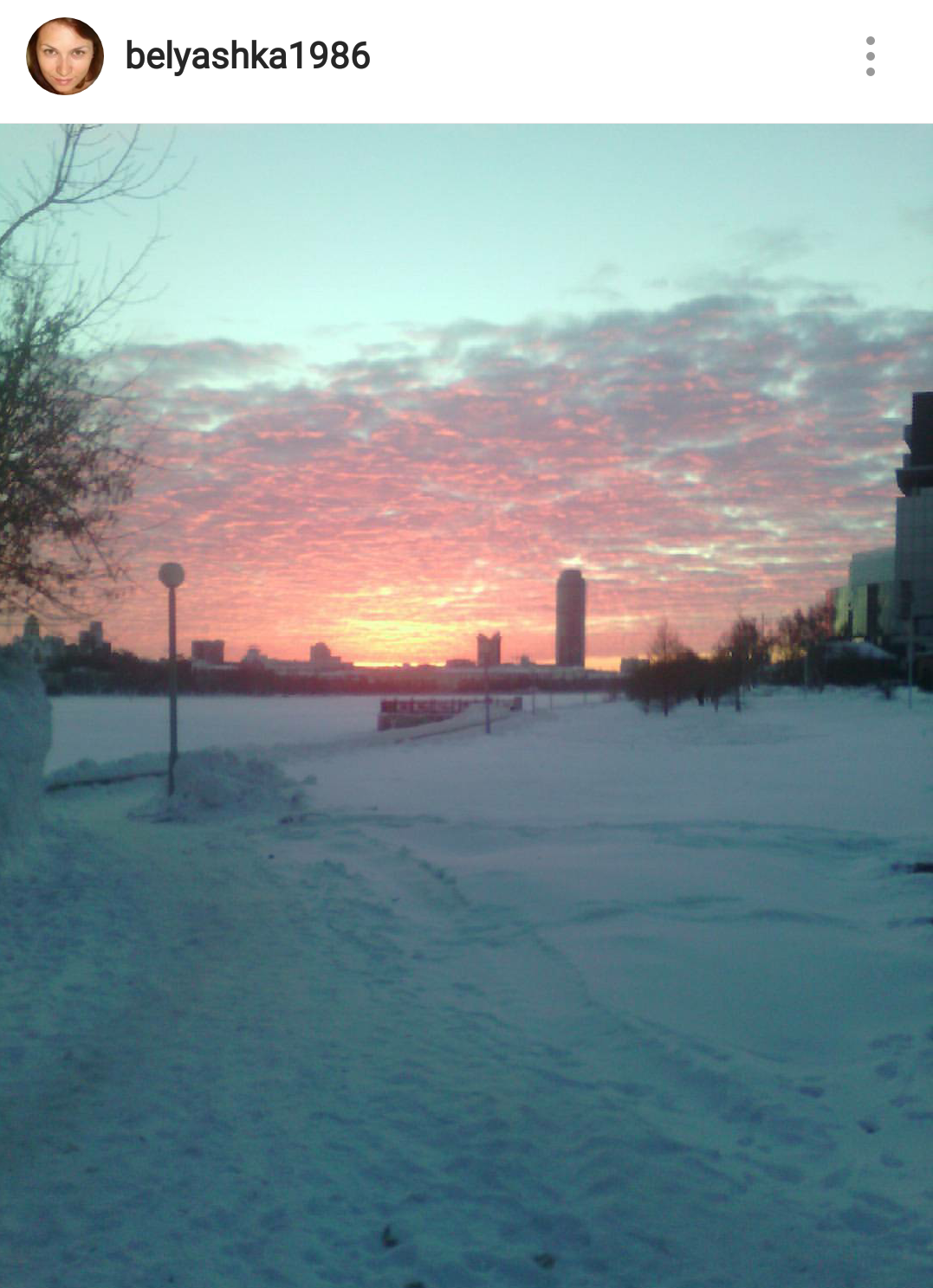«Апокалиптичненько». Рассвет в Екатеринбурге взорвал соцсети. ФОТО - Фото 7