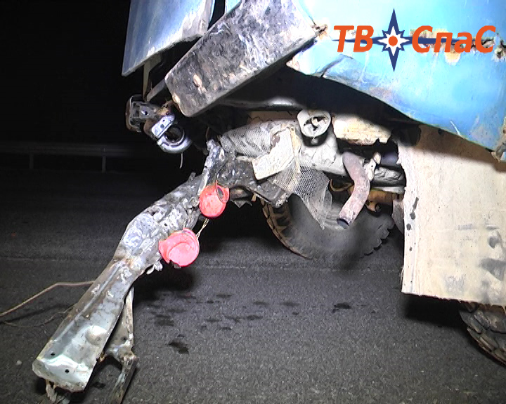 На Новомосковском тракте пьяный лихач на «девятке» врезался в стоящий УАЗ. Пострадали два человека - Фото 5