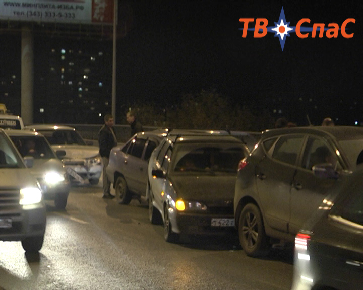 На развязке у «Калины» собрался паровозик из четырех машин - Фото 2