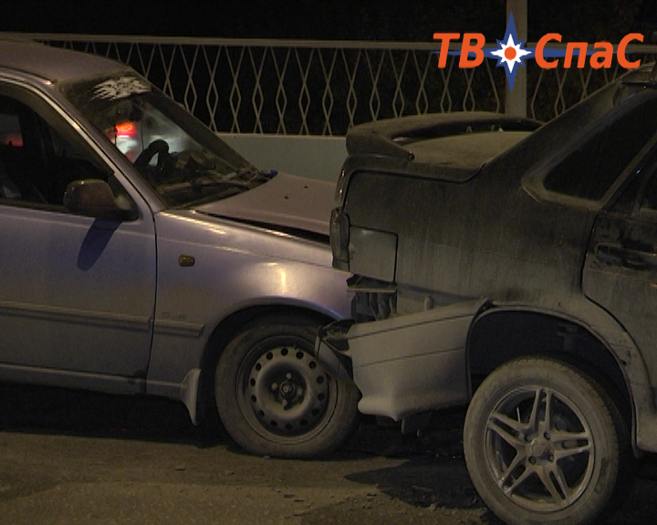 На развязке у «Калины» собрался паровозик из четырех машин - Фото 5