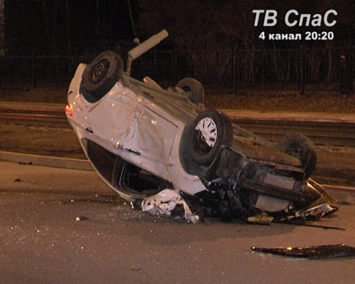 В Екатеринбурге пьяный водитель без прав, убегая от сотрудников ГИБДД, попал в ДТП  - Фото 3