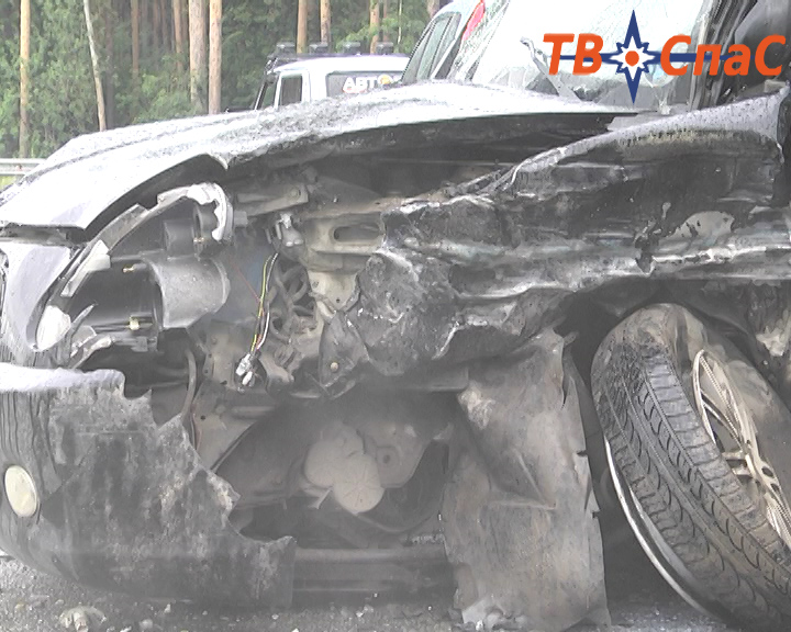 На развязке Московская—Объездная водитель легковушки, не разобравшись в новой схеме движения, вылетел на встречку - Фото 3