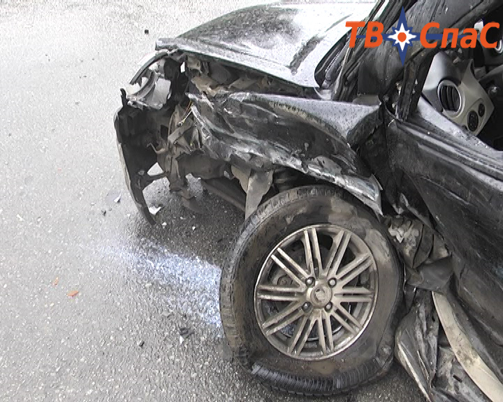 На развязке Московская—Объездная водитель легковушки, не разобравшись в новой схеме движения, вылетел на встречку - Фото 4