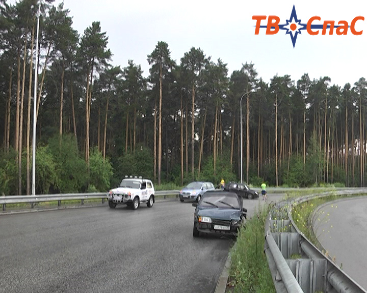На развязке Московская—Объездная водитель легковушки, не разобравшись в новой схеме движения, вылетел на встречку - Фото 5