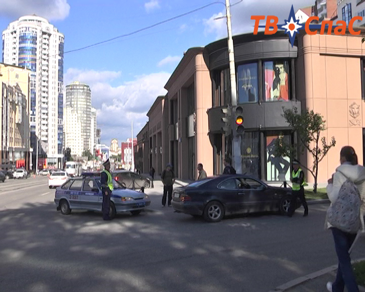 На Радищева Мерседес сбил добропорядочного велосипедиста. ФОТО - Фото 3