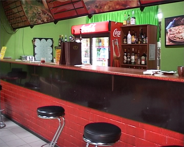 В Первоуральске сотрудники полиции по горячим следам задержали злоумышленников, разгромивших кафе - Фото 3