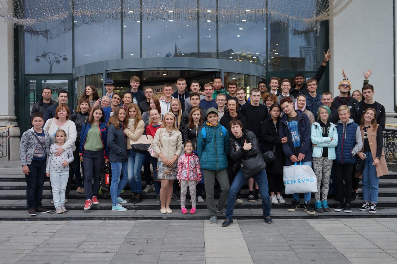 Тысяча екатеринбуржцев сделала селфи на фоне «Пассажа»  - Фото 19