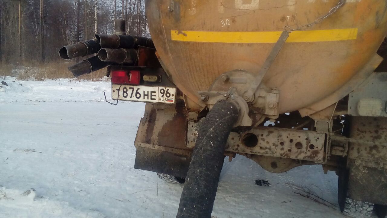 «Перемолотые кишки куриц и кровь сбрасывают в водоем». Жители Верхней Пышмы жалуются на жуткую вонь. ФОТО, ВИДЕО - Фото 3