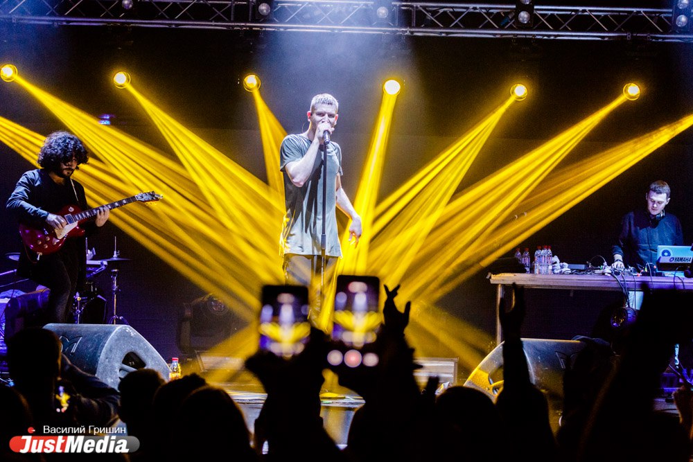 Екатеринбуржцы передали привет Киеву на концерте Ивана Дорна. ВИДЕО - Фото 6