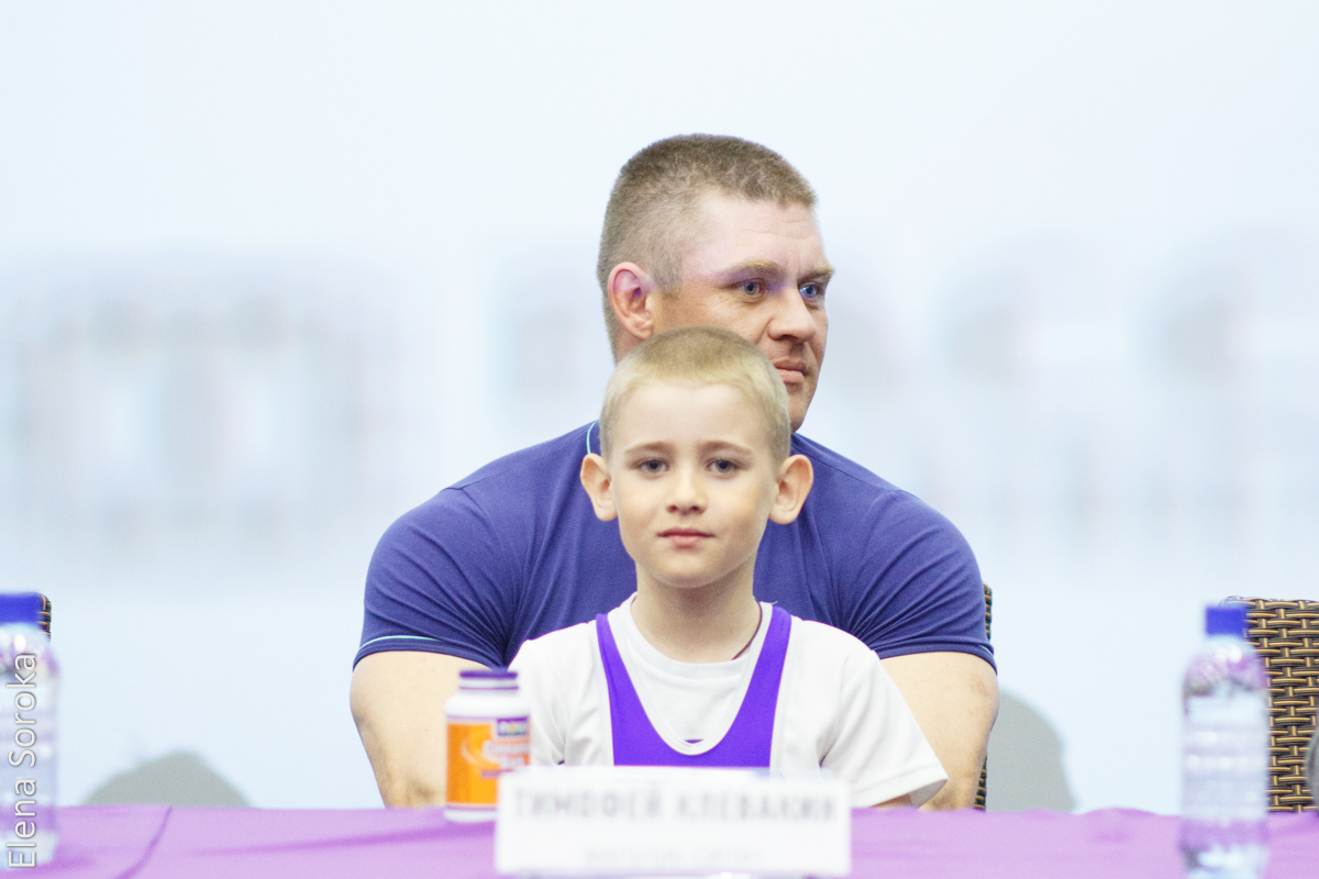 Забивают гвозди руками и превращают людей в металл. На Урале нашли «Людей Икс» - Фото 6