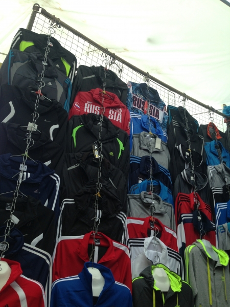 В Екатеринбурге полицейские изъяли партию контрафактной одежды известных брендов - Фото 5