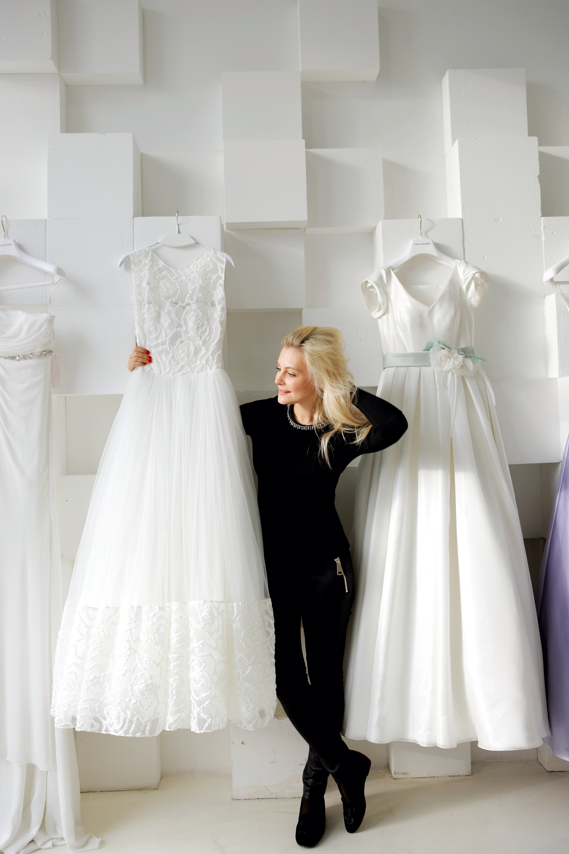 «Самые продвинутые невесты могут выбирать красные и даже черные платья»! Наталья Куликова поделилась с екатеринбурженками свадебными секретами - Фото 3