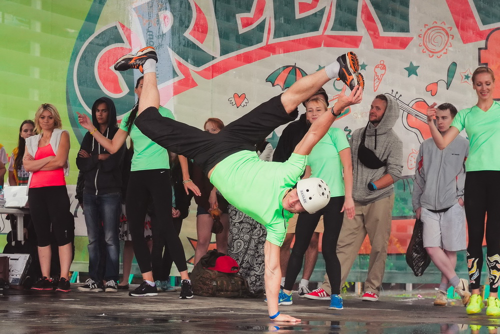 На соревнованиях в Екатеринбурге велосипедист совершил  прыжок высотой 3 метра - Фото 2