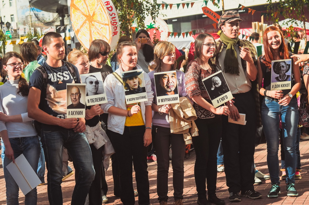 На улице Вайнера прошел «зеленый» музмарафон с арт-объектами из книг - Фото 2