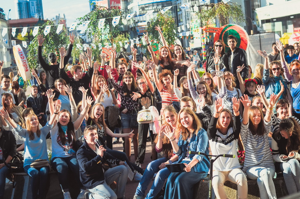 На улице Вайнера прошел «зеленый» музмарафон с арт-объектами из книг - Фото 6