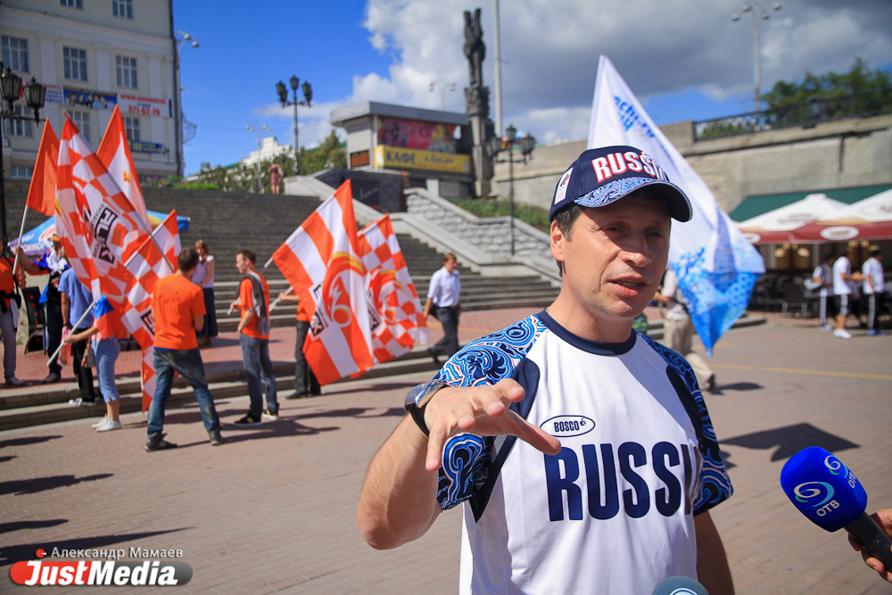 Свердловские болельщики и 35 самых красивых девушек города сделали Олимпийскую зарядку - Фото 3