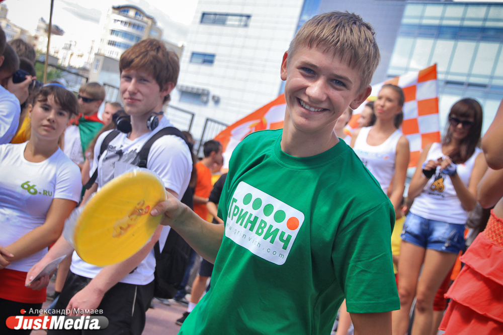 Свердловские болельщики и 35 самых красивых девушек города сделали Олимпийскую зарядку - Фото 5