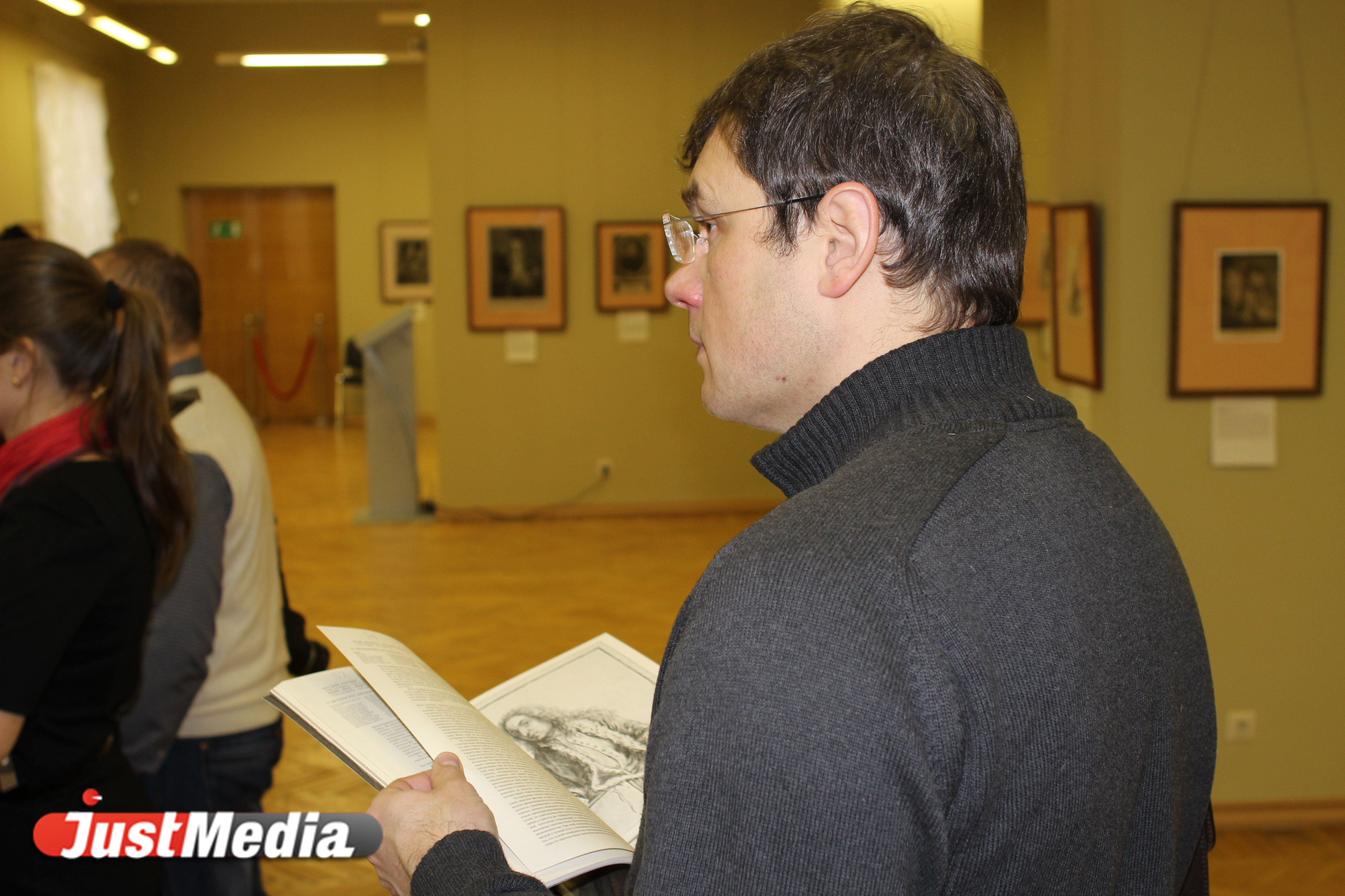 Георгий Бурмистров вывел аппарат гордумы в музей ИЗО: «Будем развивать музейное дело не только вниманием, но и зарплатами». ФОТО - Фото 4