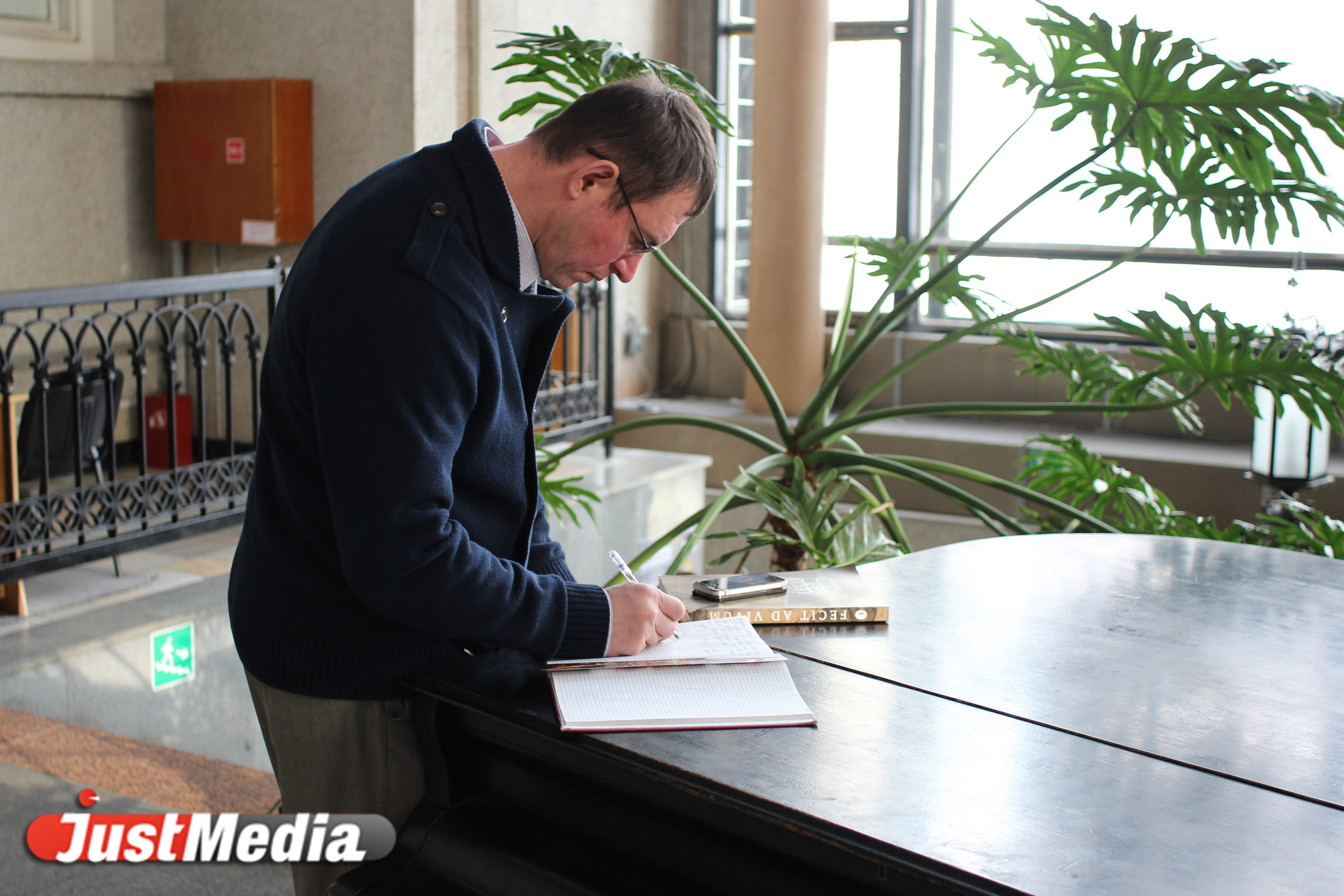 Георгий Бурмистров вывел аппарат гордумы в музей ИЗО: «Будем развивать музейное дело не только вниманием, но и зарплатами». ФОТО - Фото 8