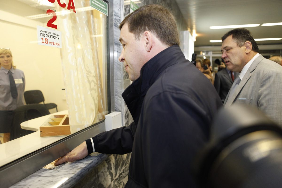 С небес под землю. Куйвашеву и Якобу пришлось заплатить за проезд в метро - Фото 3