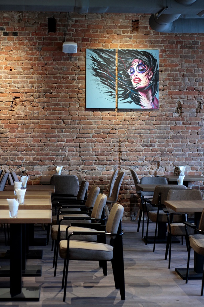 В здании «Арха» открылся бар Eleven с акцентом на мясо - Фото 2