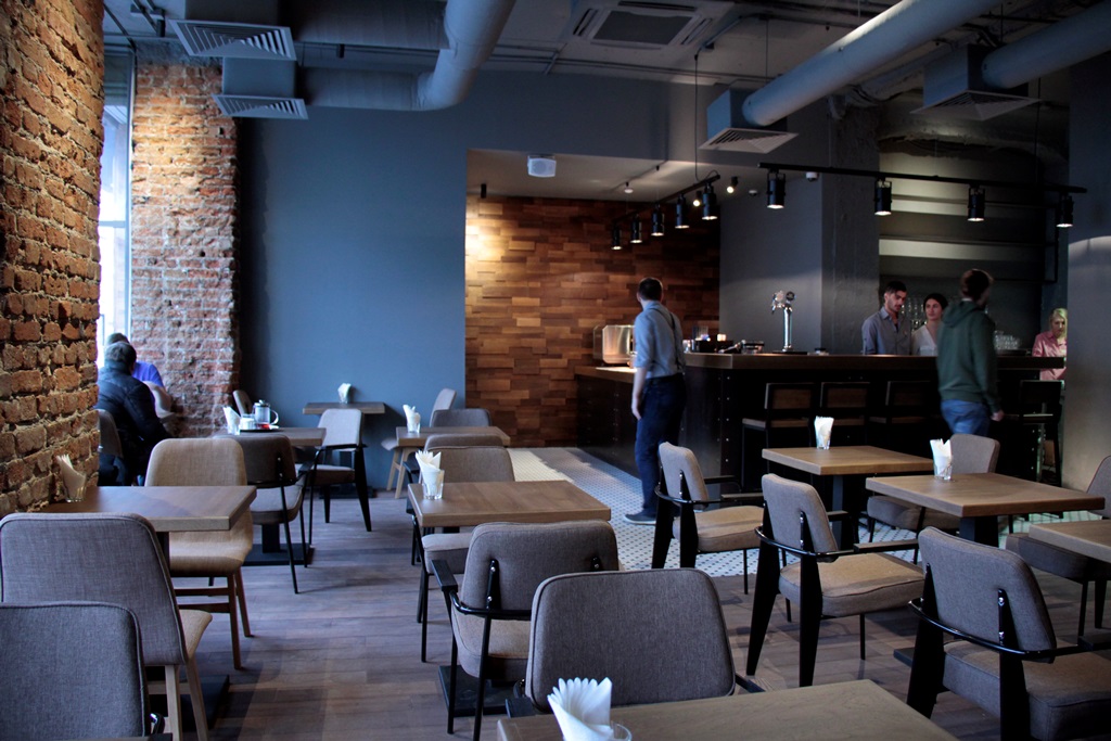 В здании «Арха» открылся бар Eleven с акцентом на мясо - Фото 4